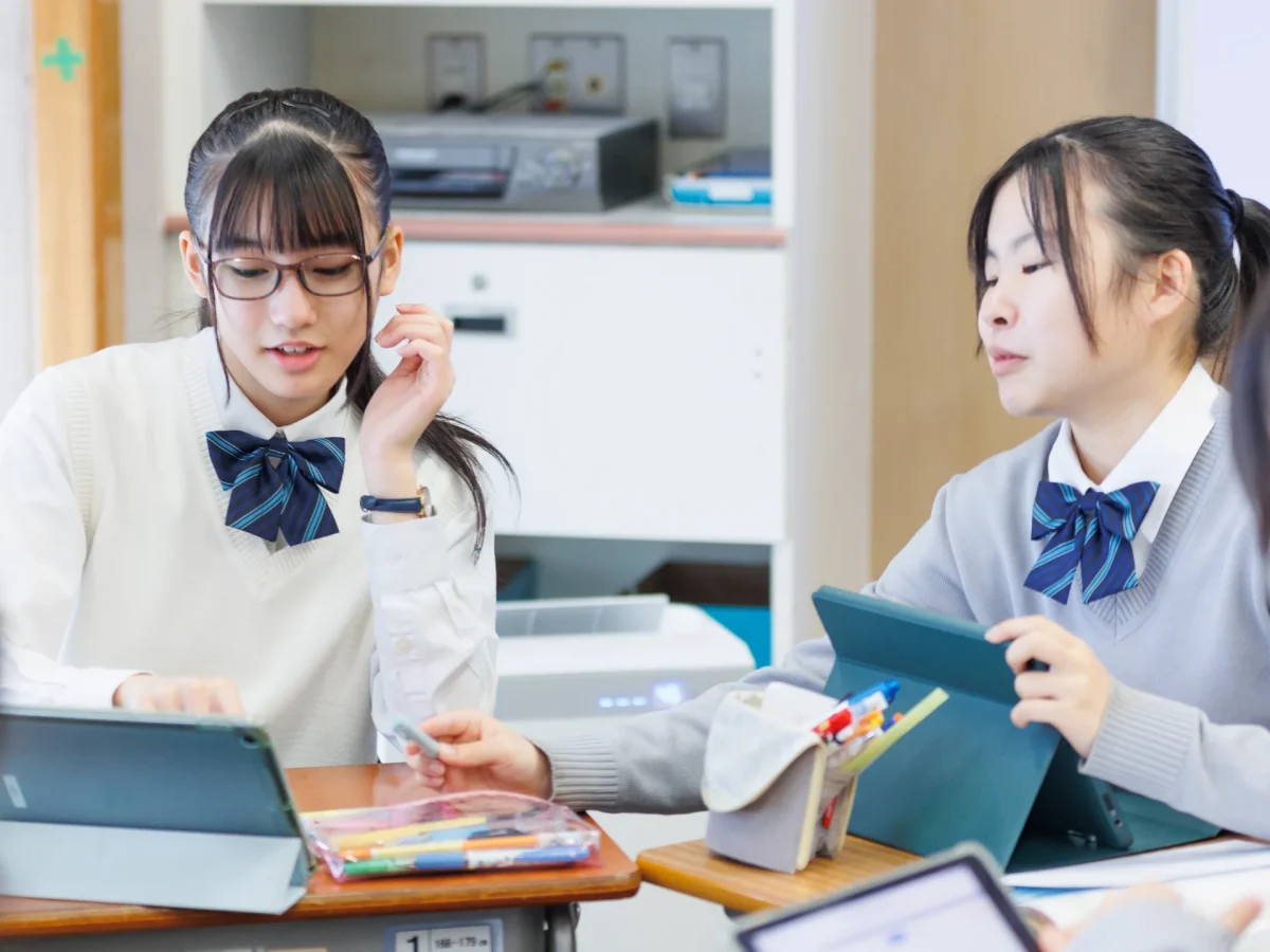 制服紹介 | 和洋九段女子中学校高等学校